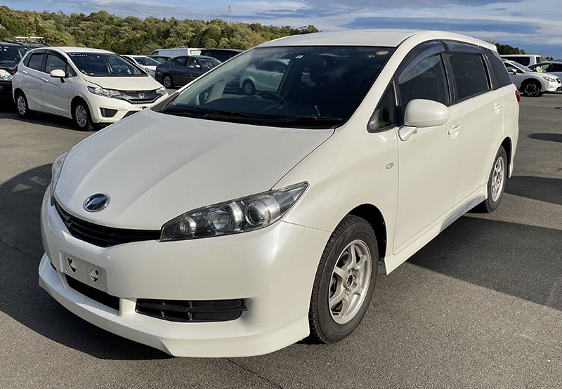 Toyota wish 2012 год